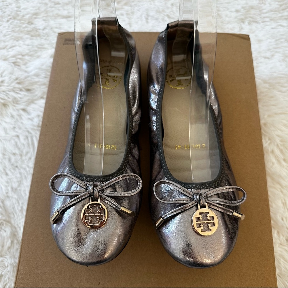 TORY BURCH Reva Metallic Silver Leather Ballet Flats Logo Bow Women’s Size 41